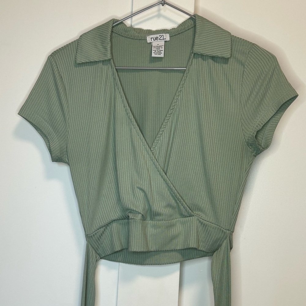Rue 21 green wrap top with tie waist Size M
